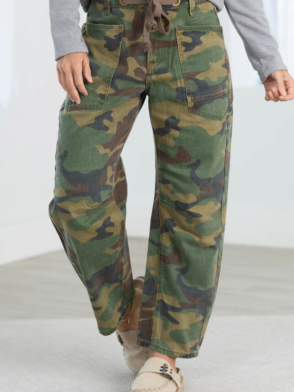 Wide-Leg Camo Jeans for Women in Green
